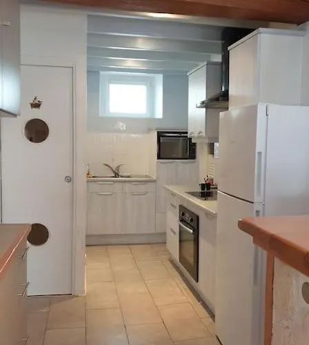 Appartement Loft Au Centre Ville, Calme, 200m De La