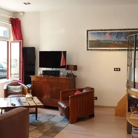 Apartment Loft Au Centre Ville, Calme, 200m De La Saint-Jean-de-Luz